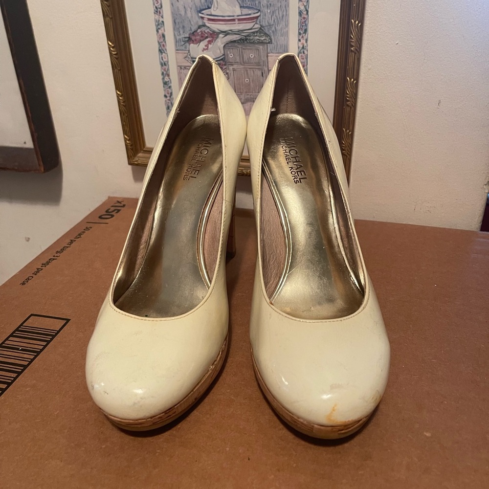 Michael kors pumps